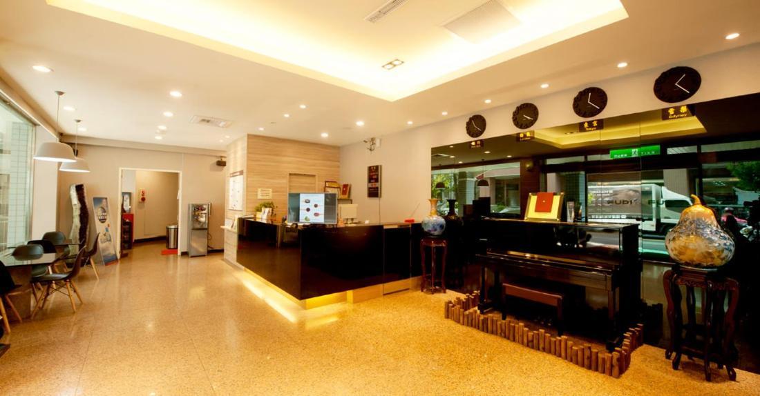 Fudi Hotel Taichung Buitenkant foto